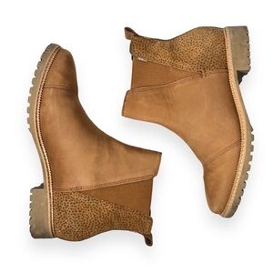 TOMS‎ Boots Chelsea Womens Size 7.5 Brown Leather Faux Fur Lined Lug Sole Ankle